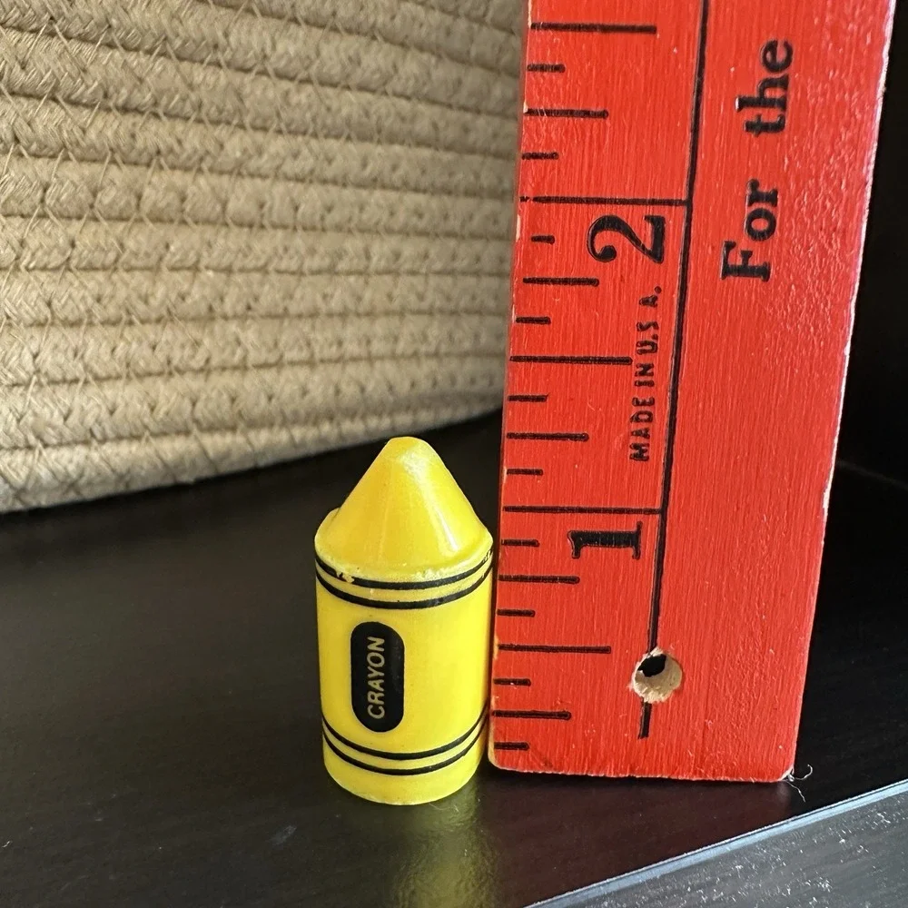 Vintage Avon Plastic Crayon Pin Brooch Yellow Teacher Gift Kindergarten